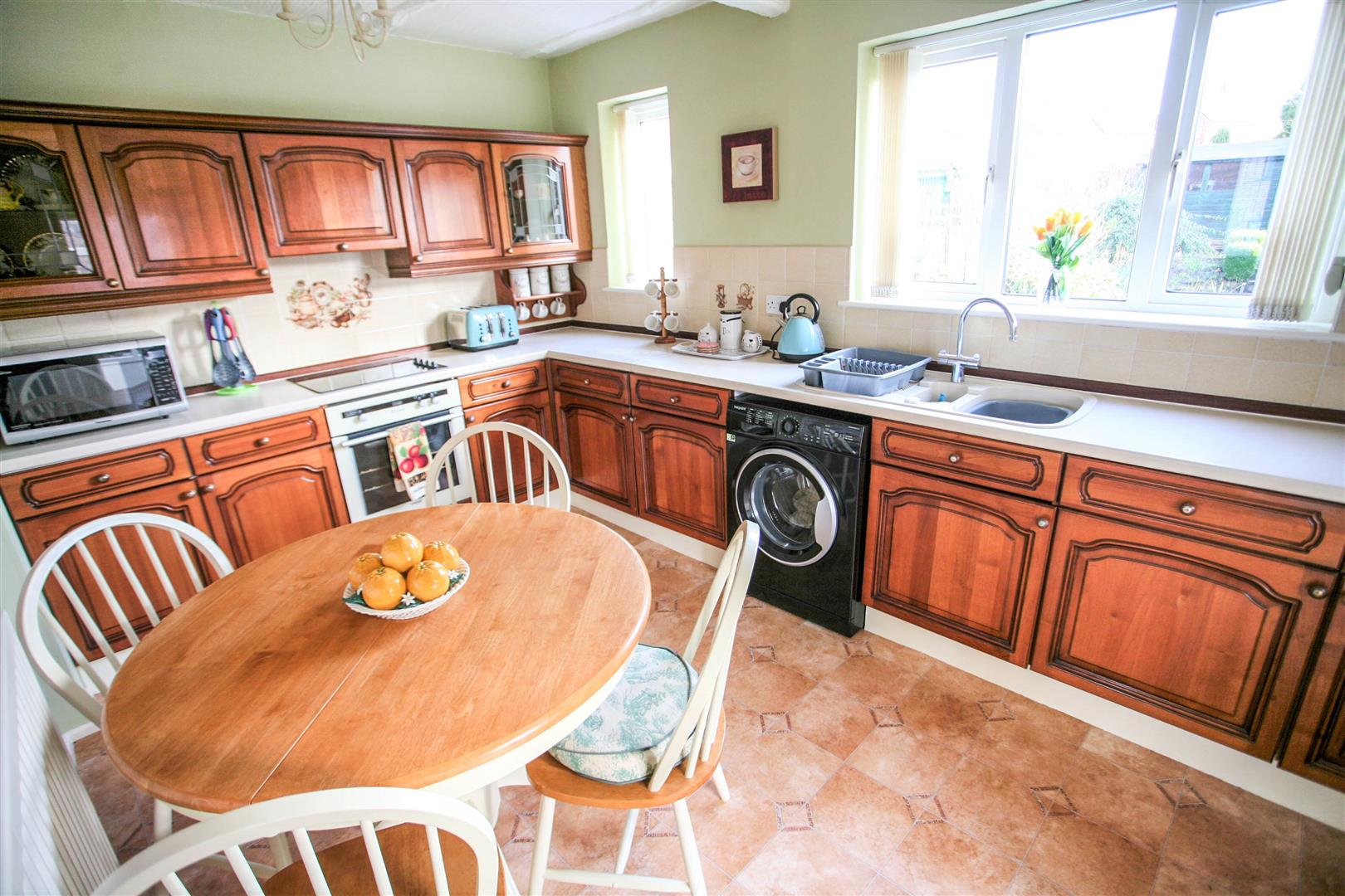 KITCHEN/DINER